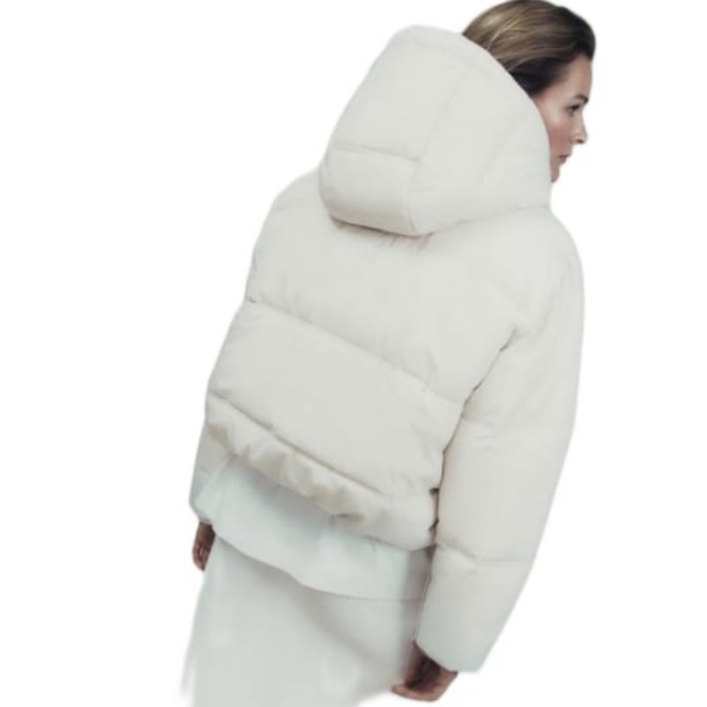 Zara SOLD OUT new with tags women’s white puffer coat jacket, small